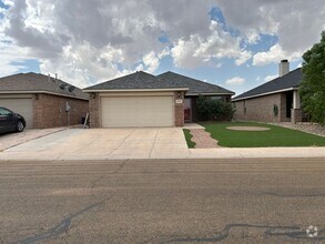 Building Photo - 9903 Holiday Dr