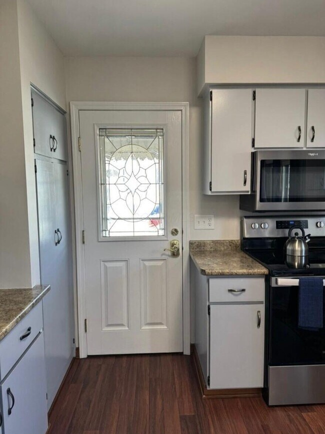 Building Photo - 3566 Tillbury Ave