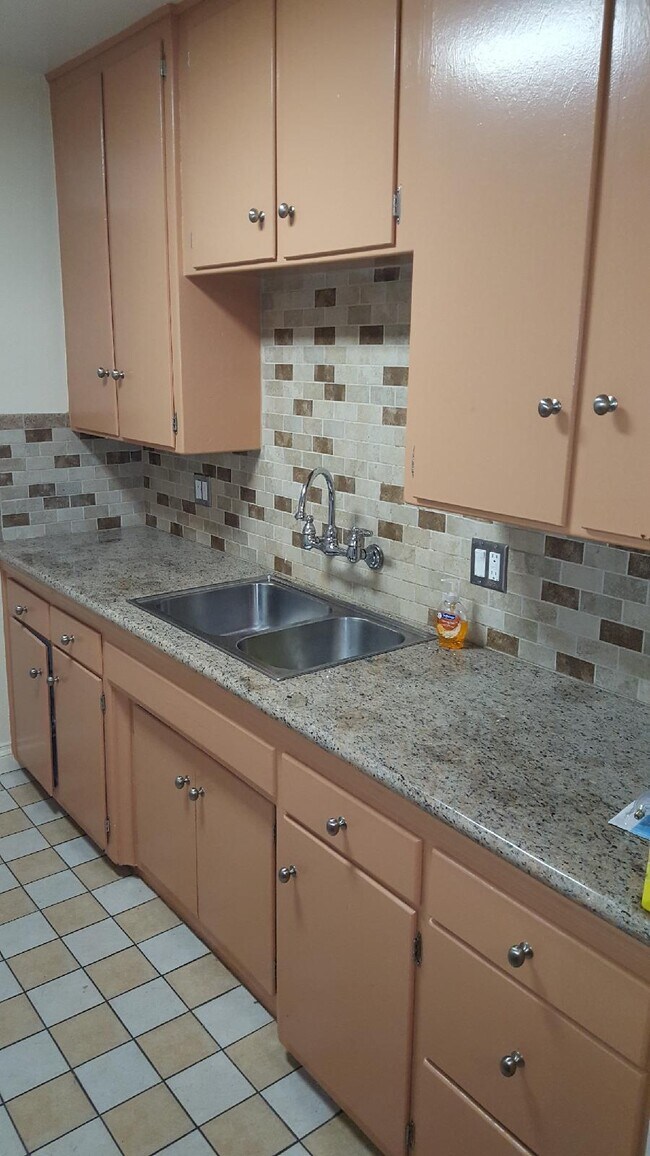 Foto del edificio - 5837 Carlton Way