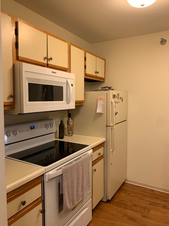 Building Photo - 212 Glengarry Dr