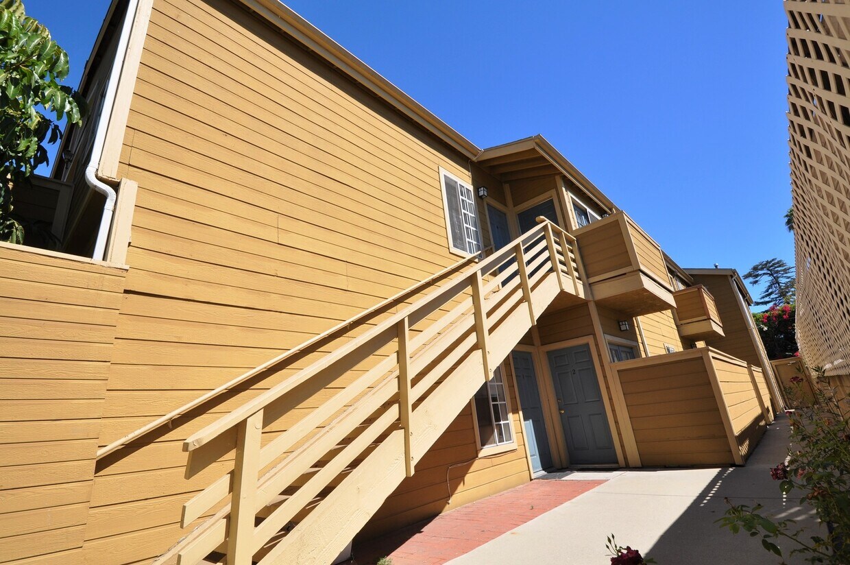 Foto principal - 12142 Oxnard St