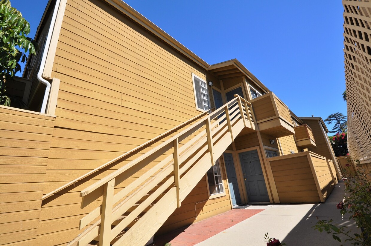 Primary Photo - 12142 Oxnard St
