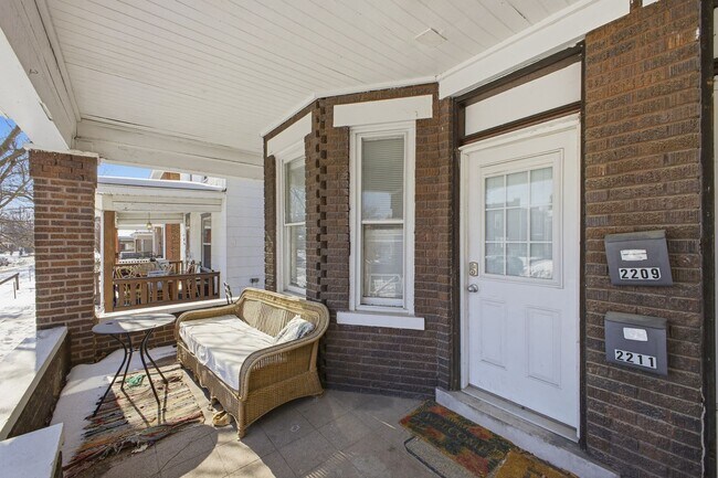 Building Photo - 2209-2211 Summit St