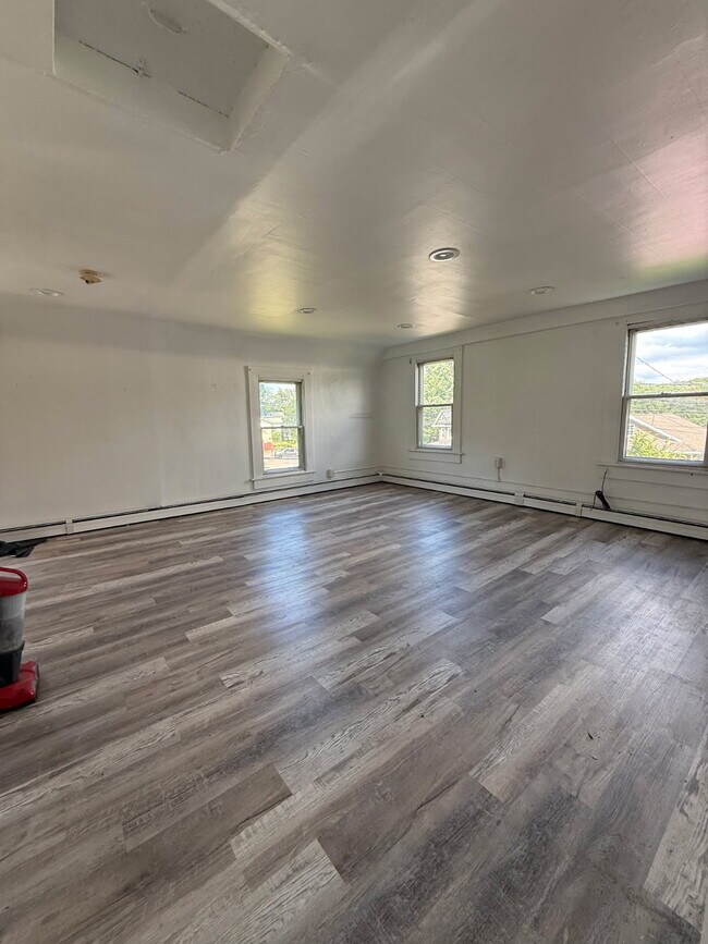 LIVING ROOM - 1083 W Market St