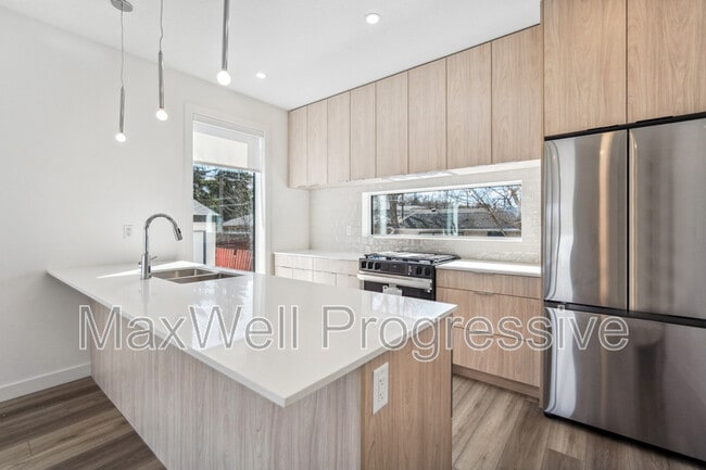 Building Photo - 9017-9093 93 St NW