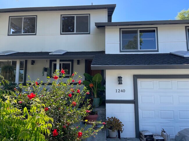 Foto del edificio - 1240 Oak Knoll Dr