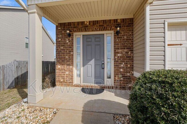 Building Photo - 456 Lory Ln