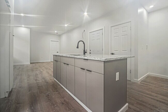 Building Photo - 208 Magnolia St