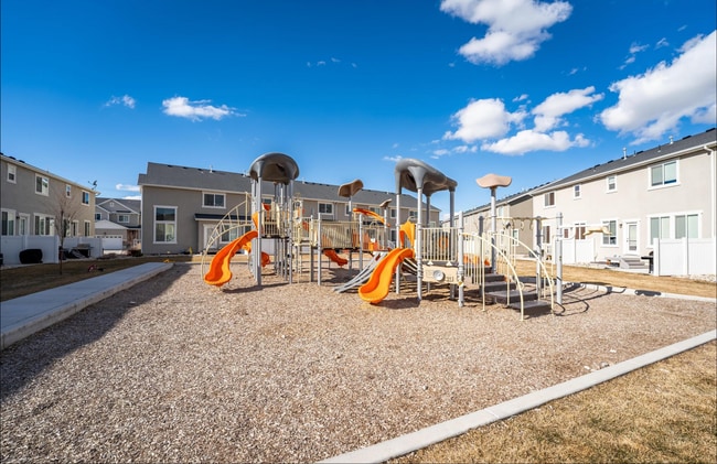 Building Photo - 203 W Silver Springs Dr