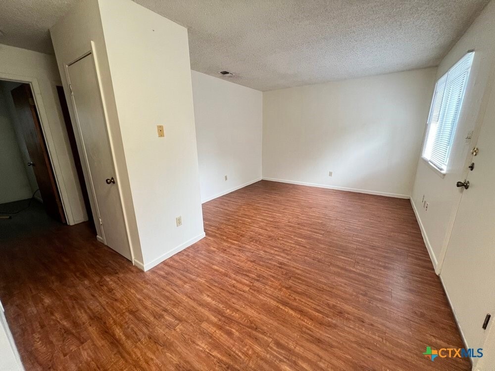 Primary Photo - 511 W Hutchison St