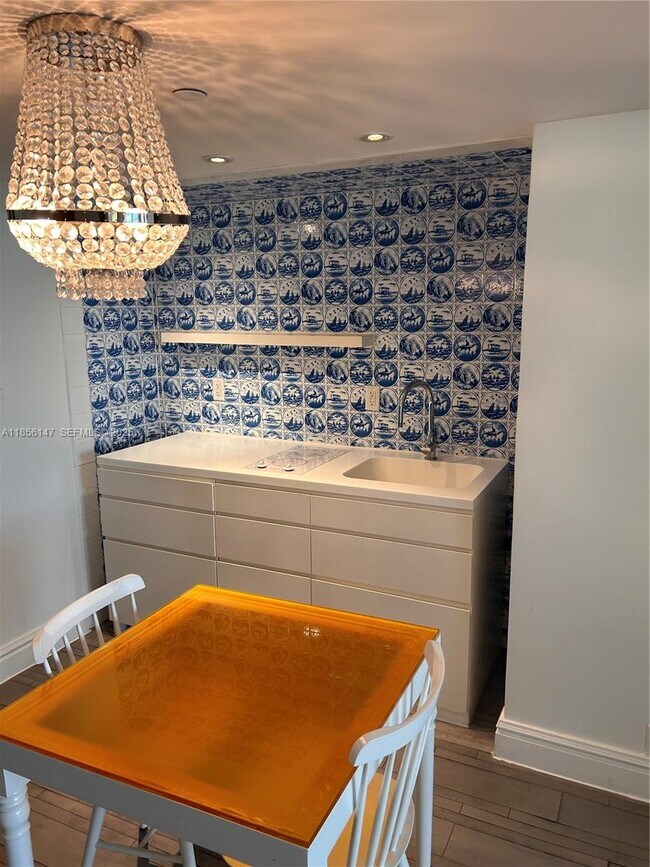 Building Photo - 1100 West Ave