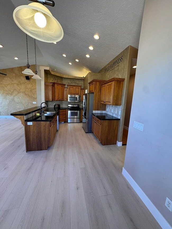 Building Photo - 2936 E Overlook Dr