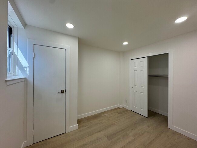 Building Photo - 222 Christopher Columbus Dr