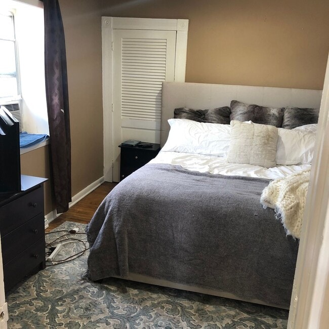 Foto del edificio - 544 N Main St