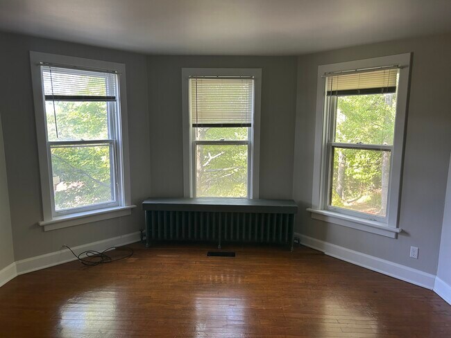 Building Photo - 1360 S Arch Ave