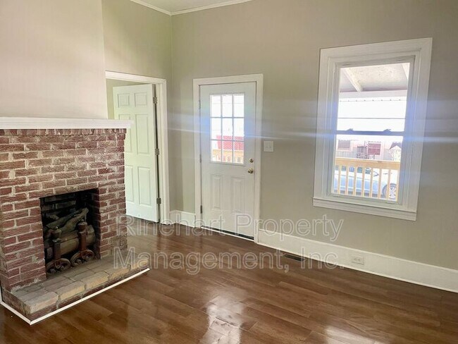 Building Photo - 631 Dupree St