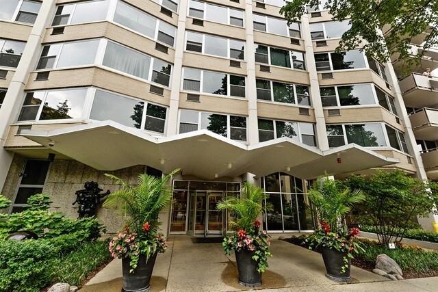 Foto principal - 555 W Cornelia Ave