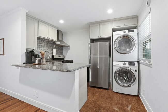 Foto del edificio - 3125 S University Dr