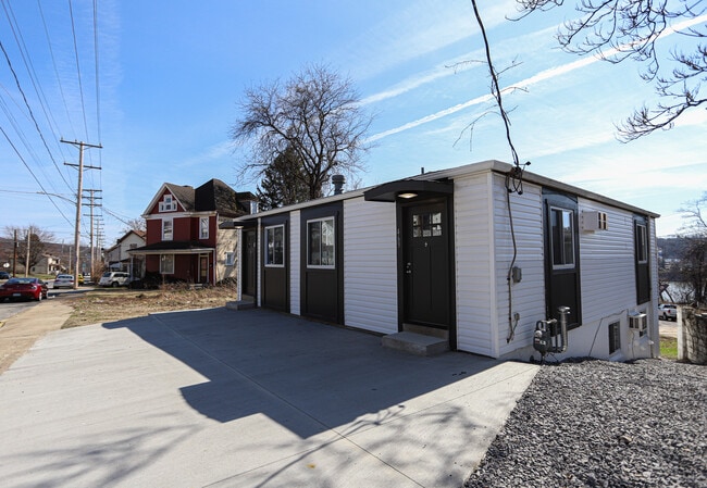 Building Photo - Riverview Apartments