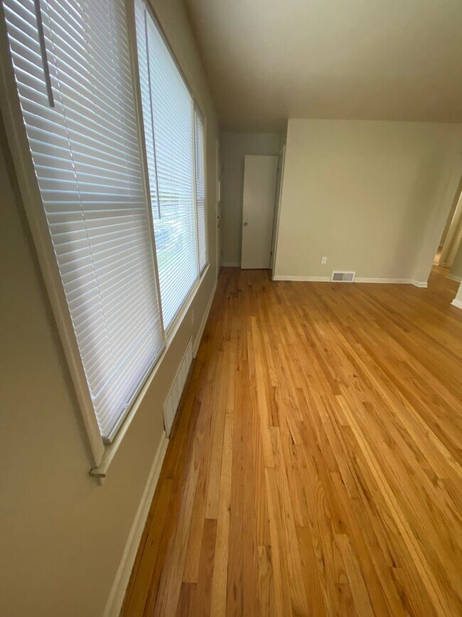 Building Photo - Darling Two-Story Home in Friendly Ypsilan...