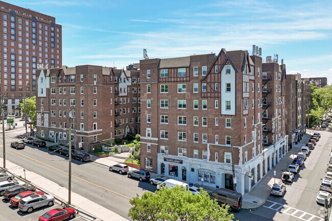 Grand Gardens Apartments