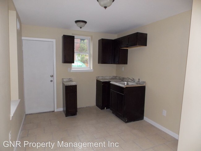Building Photo - 449 N 51st St