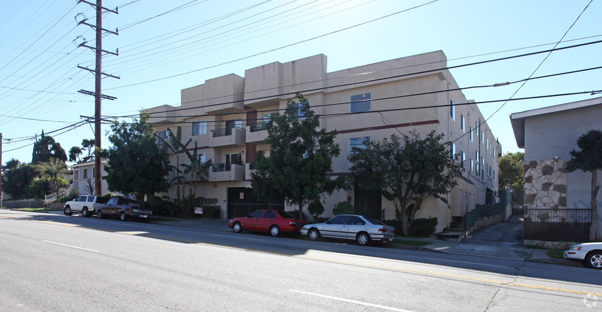 Building Photo - 3546 Fletcher Dr
