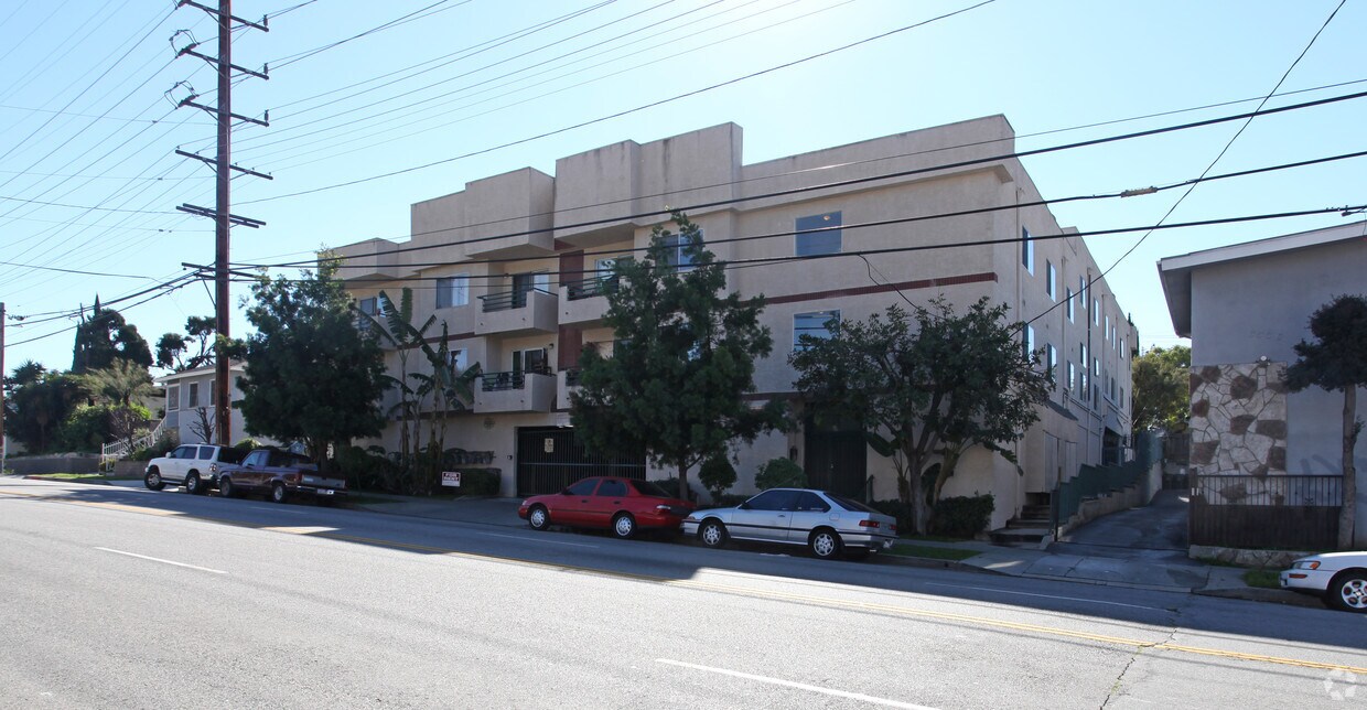 Foto del edificio - 3546 Fletcher Dr