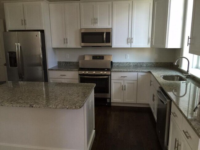 Foto del edificio - 3bed 4bath in Newton available in 9/1