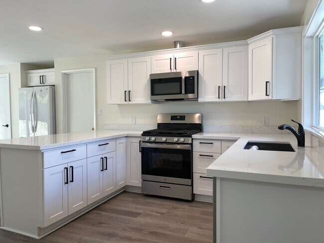 Foto del edificio - CLICK "REQUEST A TOUR" NOW!