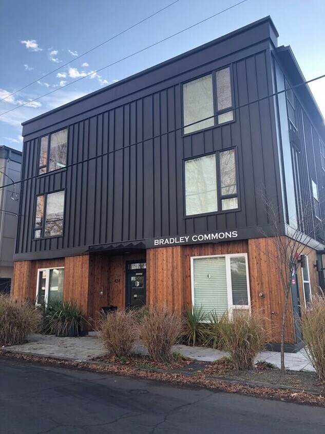 Primary Photo - 424 NE Jessup St
