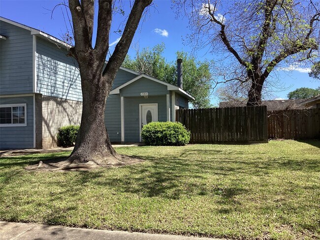 Foto del edificio - 15831 Bazelbriar Ln