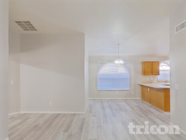 Foto del edificio - 21854 N Braden Rd