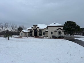 Building Photo - 943 High Meadow Ranch Dr