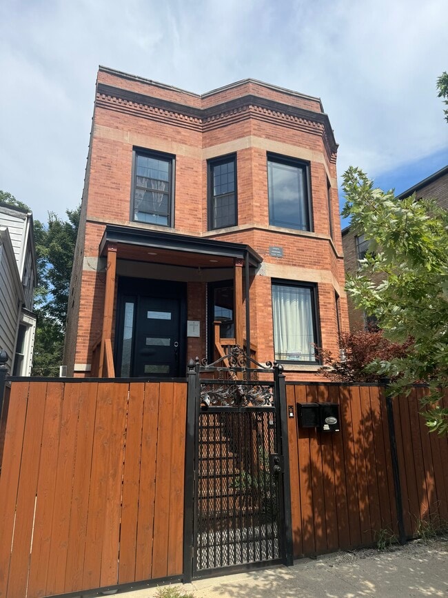 Building Photo - 1214 W 71st St