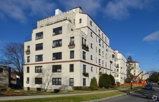 Building Photo - Wykagyl Garden Apartments