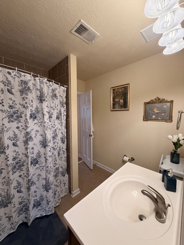 Foto del edificio - 245 Winding River Dr