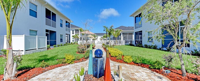 Building Photo - The Oaks on Henry