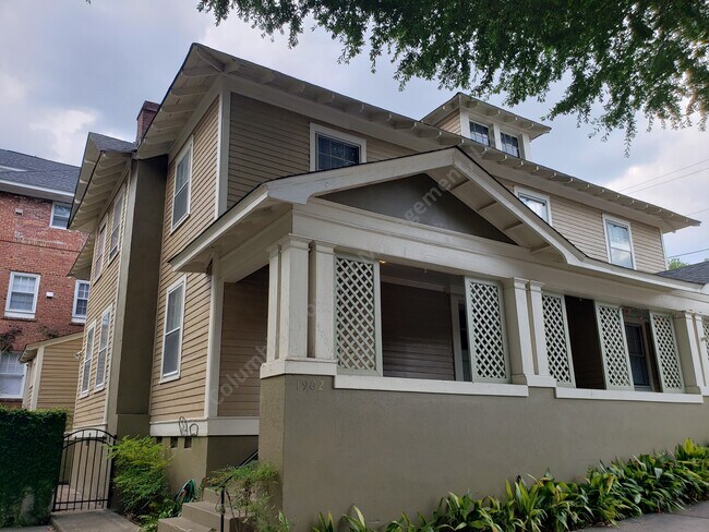 Foto del edificio - 1902 College St