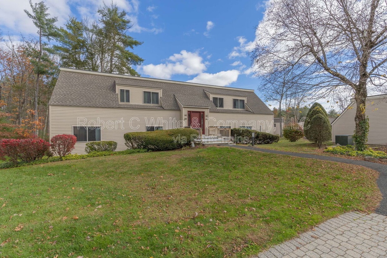 Primary Photo - 28 Carriage Dr