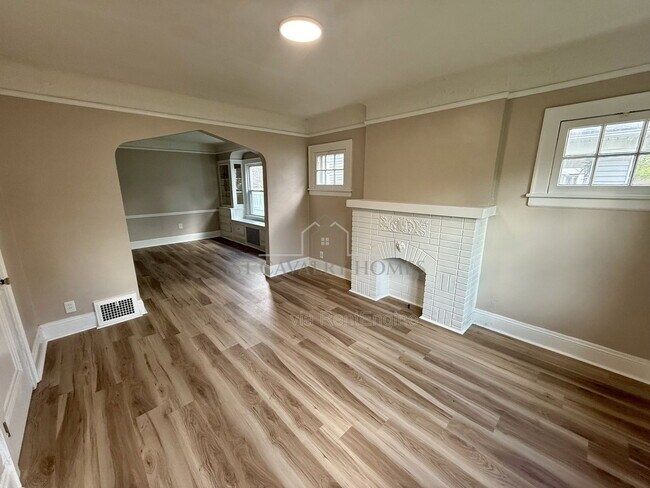 Building Photo - 656 Hammel St