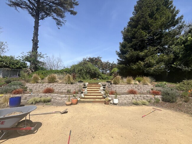 Foto del edificio - 3BD/2BA Arcata home features large backyard, quiet neighborhood!