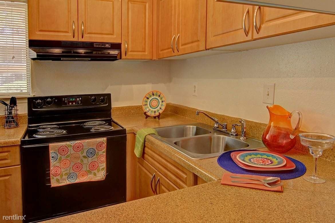 Foto principal - 5375 Stanford Village Ln