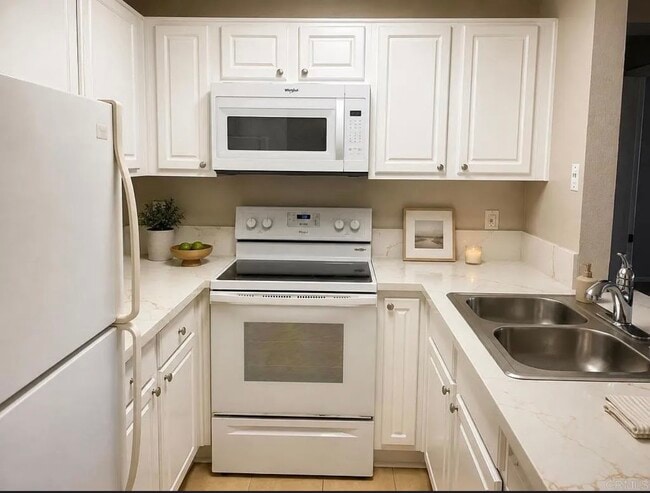 Building Photo - 3550 Lebon Dr