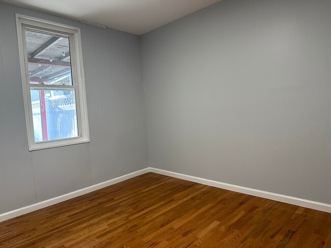 Building Photo - 235 Griffith St