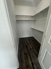 Interior Photo - Square 9