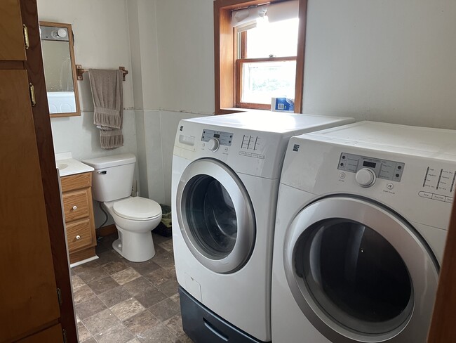 Bathroom, laundry - 408 S Main St