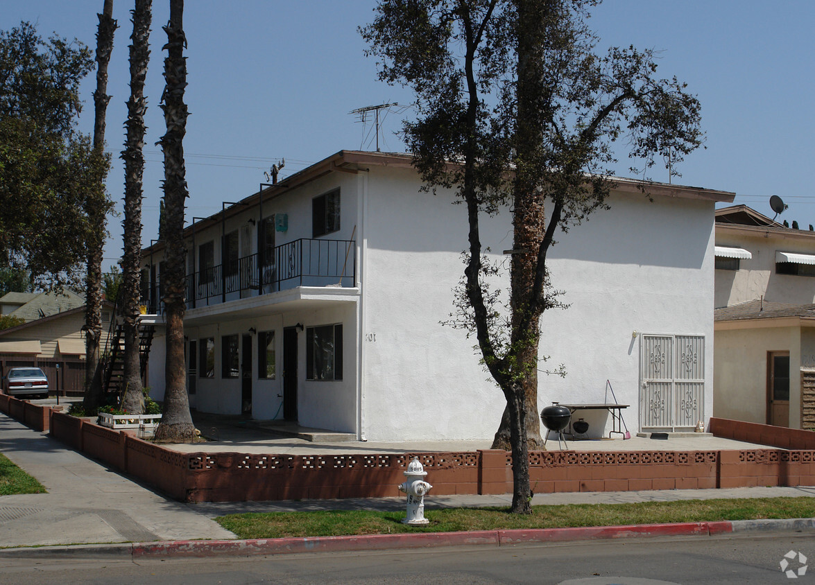 Building Photo - 401 S Birch St