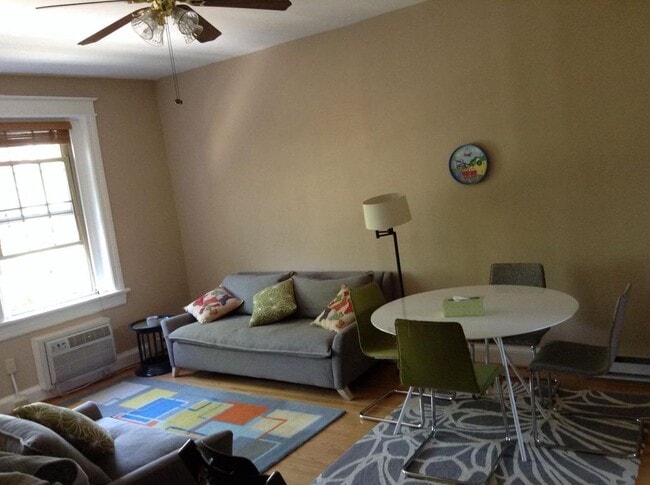 living room - 2010 Kalorama Rd NW