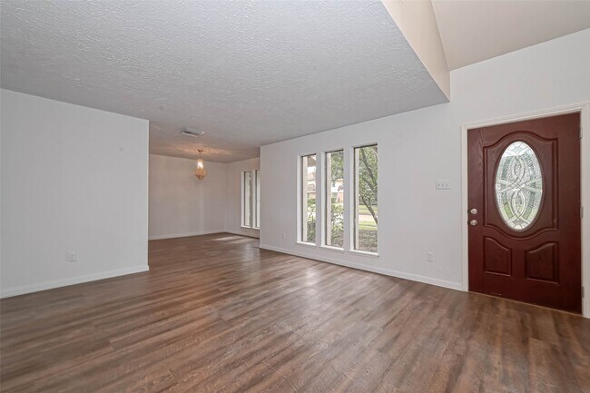 Foto del edificio - 2831 Pecan Ridge Dr